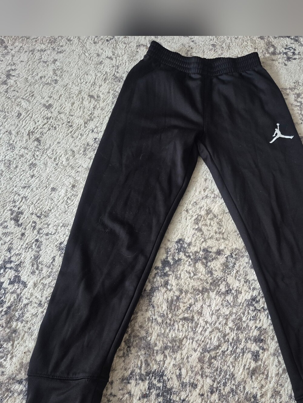 Jordan boys medium sweatpants - Note Knee Area